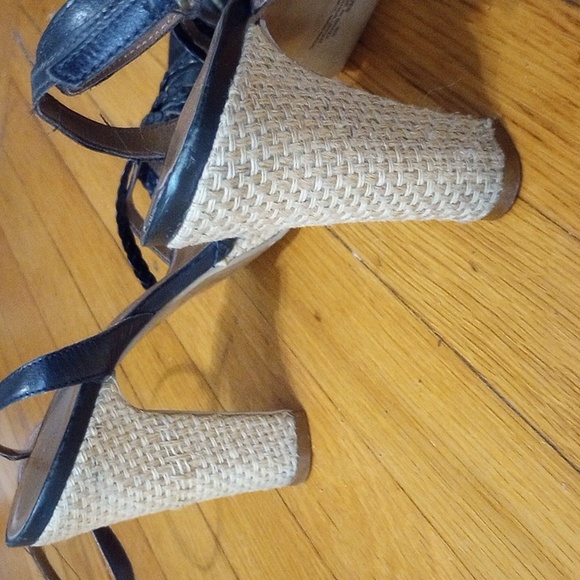 Carlos Santana Strappy Heels - Picture 4 of 7